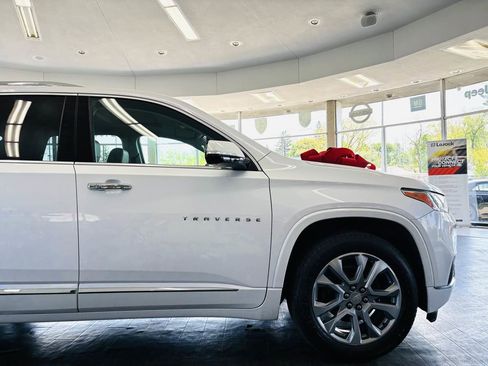 Used 2020 Chevrolet Traverse Premier FWD image 19