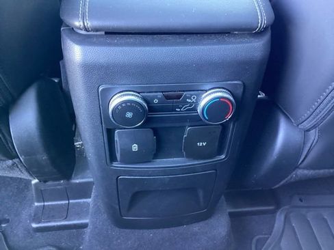 Used 2022 Ford Explorer XLT w/ Equipment Group 202A AWD/4WD image 17