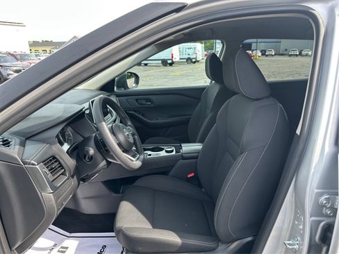 Used 2024 Nissan Rogue S AWD/4WD image 9