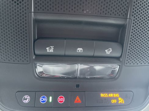 Used 2025 Chevrolet Traverse LT w/ Sun and Wheel Package image 37