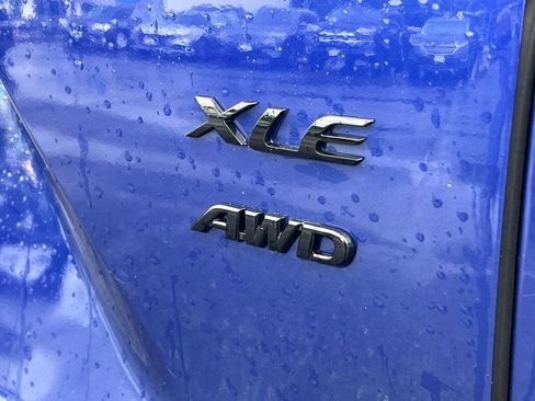 Used 2023 Toyota Corolla Cross XLE w/ Convenience Package AWD/4WD image 23