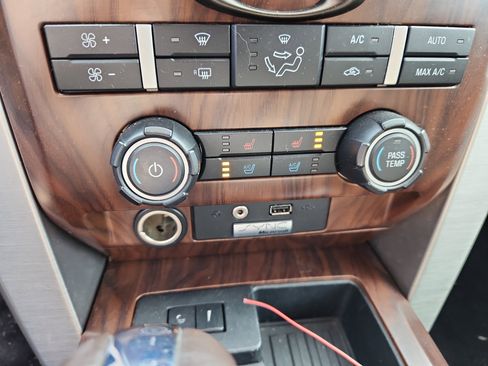 Used 2010 Ford F150 Platinum image 17