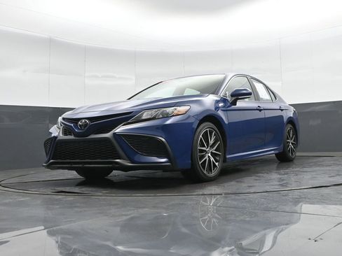 Used 2023 Toyota Camry SE w/ Cold Weather Package image 37