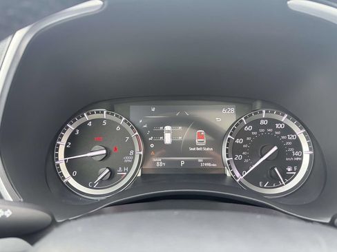 Used 2022 Toyota Highlander XLE AWD/4WD image 12
