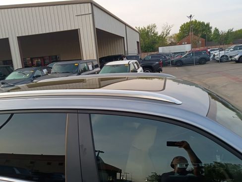 Used 2025 Volkswagen Atlas Cross Sport SE image 8