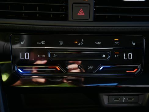 New 2025 Volkswagen Jetta SE FWD image 9