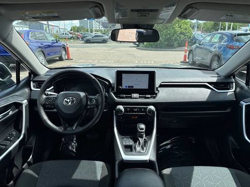 Used 2025 Toyota RAV4 XLE AWD/4WD image 12