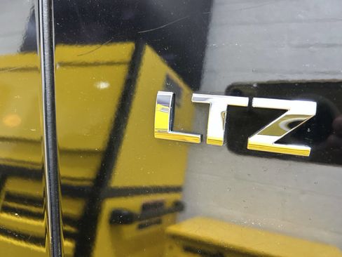 Used 2012 Chevrolet Suburban LTZ image 15