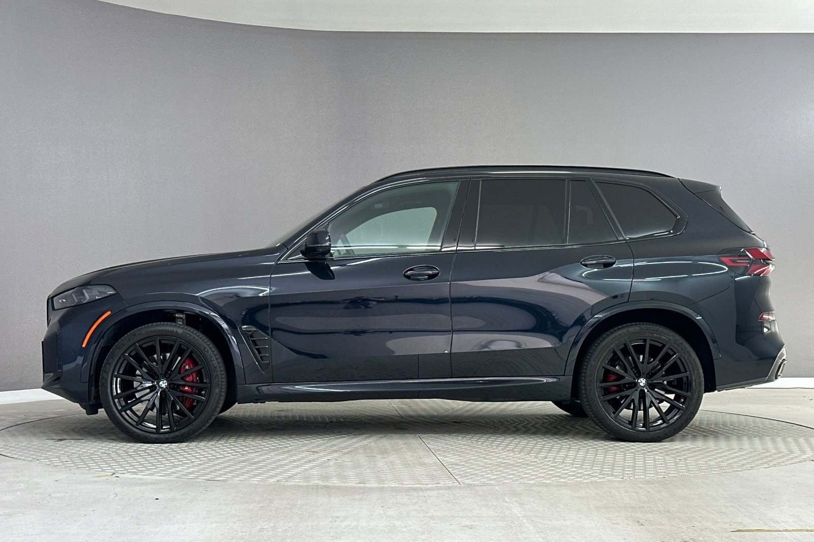 Certified 2024 BMW X5 sDrive40i w/ M Sport Package RWD image 2