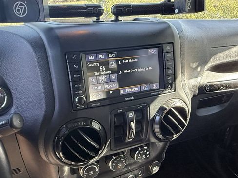 Used 2018 Jeep Wrangler Unlimited Rubicon AWD/4WD image 4