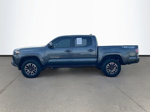 Used 2022 Toyota Tacoma TRD Sport w/ TRD Premium Sport Package AWD/4WD image 4