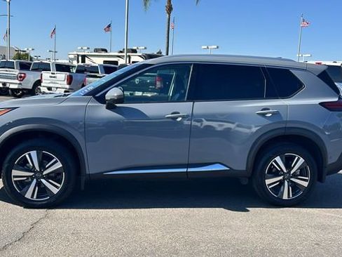 Used 2023 Nissan Rogue SL w/ SL Premium Package image 7