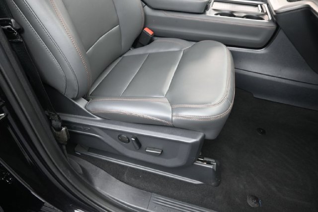 Used 2025 Ford Expedition Active AWD/4WD image 33