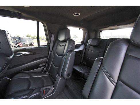 Used 2016 Cadillac Escalade Platinum AWD/4WD image 8