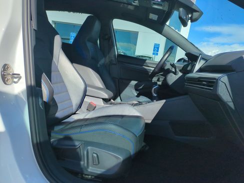 Used 2022 Volkswagen Golf R image 33