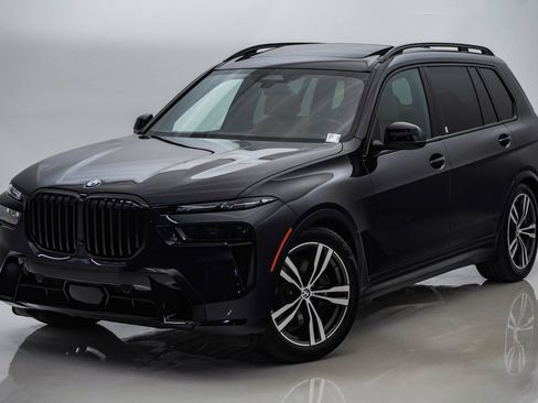 Used 2026 BMW X7 xDrive40i w/ M Sport Package AWD/4WD image 3