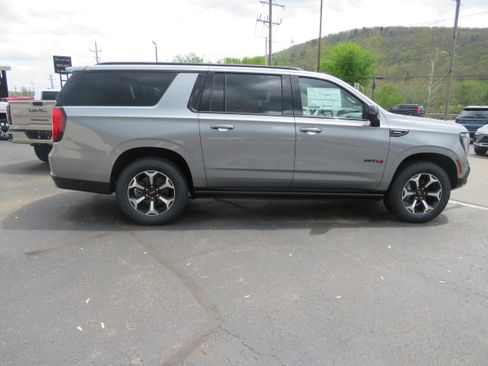 New 2026 GMC Yukon XL AT4 AWD/4WD image 8