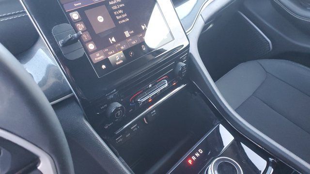 Used 2022 Jeep Grand Cherokee L Laredo w/ Luxury Tech Group I AWD/4WD image 14