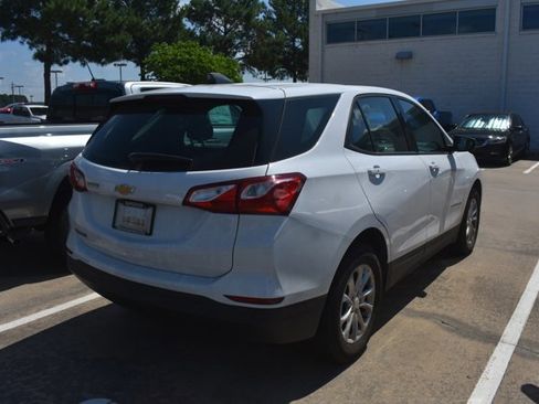 Used 2019 Chevrolet Equinox LS FWD image 4