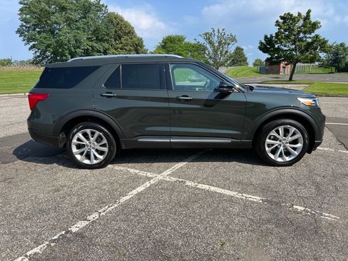 Certified 2023 Ford Explorer Platinum w/ Technology Package AWD/4WD image 12