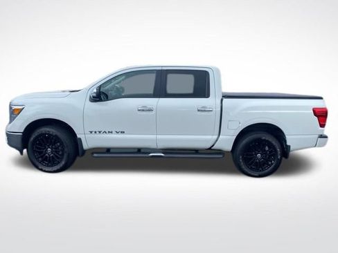 Used 2018 Nissan Titan SL image 2