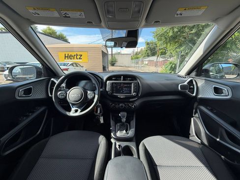 Used 2025 Kia Soul LX w/ LX Technology Package FWD image 31