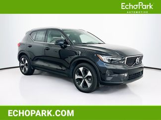 Used 2025 Volvo XC40 B5 Plus video 1
