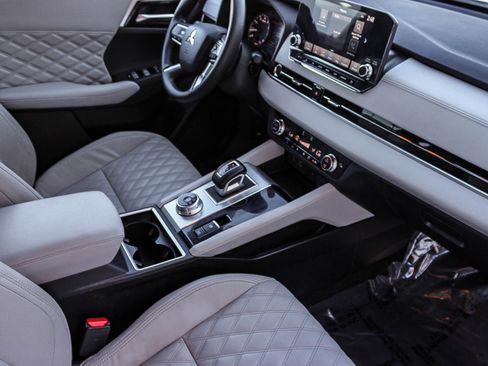 Used 2022 Mitsubishi Outlander SEL image 18