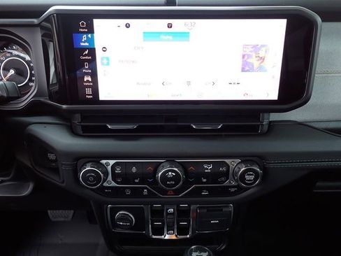 New 2025 Jeep Wrangler Unlimited Sahara AWD/4WD image 21