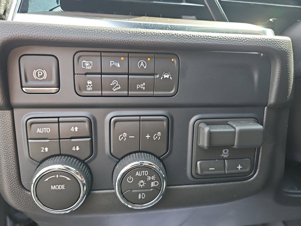 Used 2026 Chevrolet Suburban Premier w/ Sun And Tow Package AWD/4WD image 15