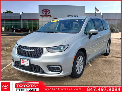 Used 2023 Chrysler Pacifica Touring-L FWD image 1