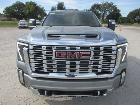 New 2026 GMC Sierra 3500 Denali w/ Denali Reserve Package AWD/4WD image 11