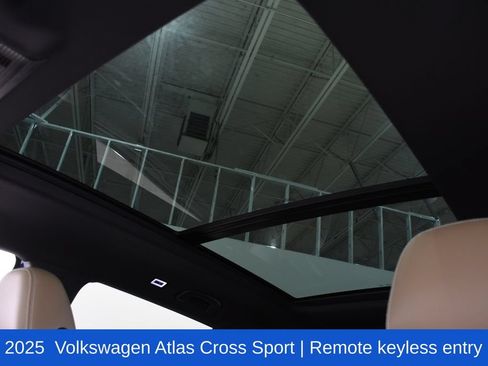 Used 2025 Volkswagen Atlas Cross Sport SE FWD image 9