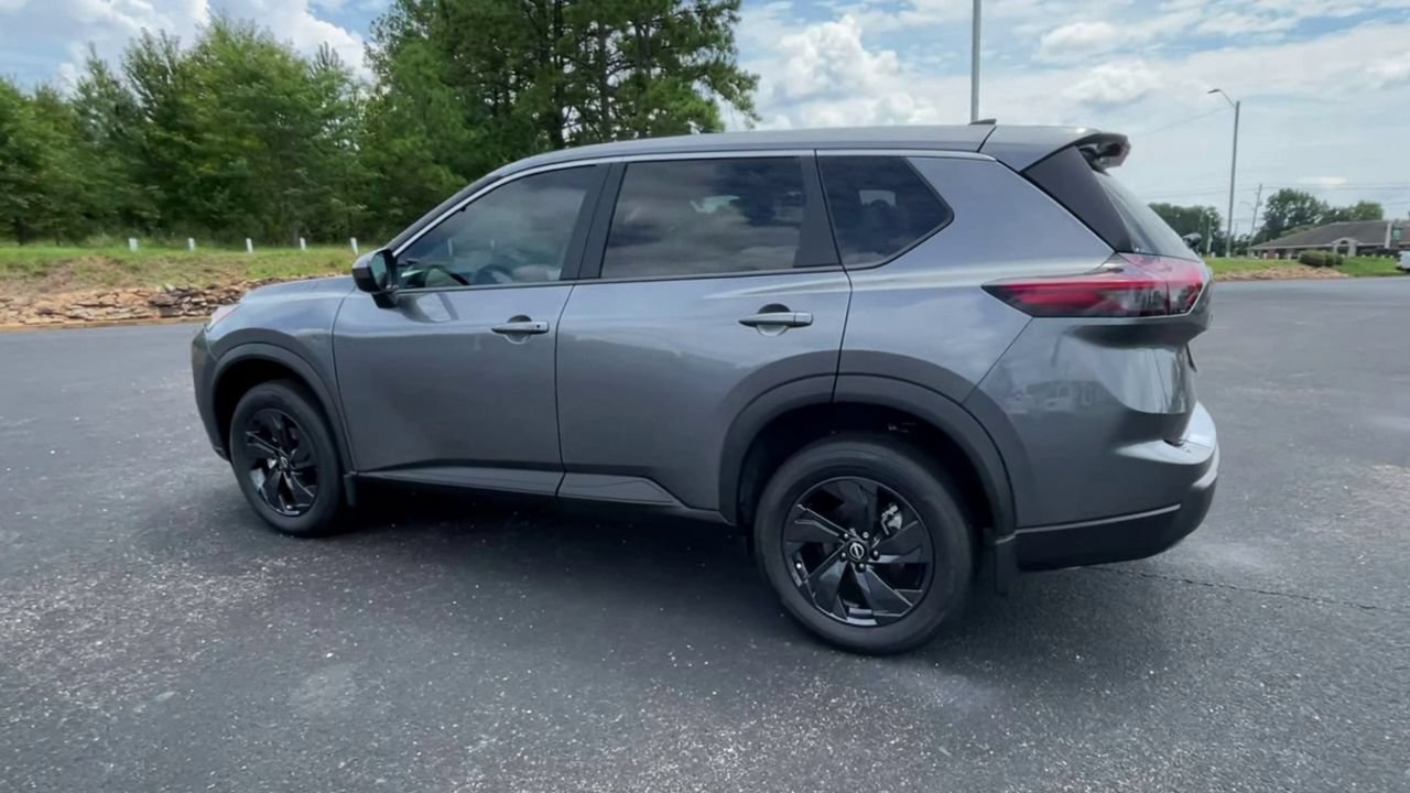 Used 2026 Nissan Rogue SV FWD image 6