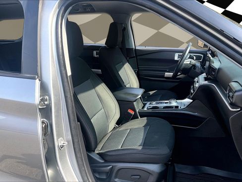 Certified 2022 Ford Explorer XLT w/ Class IV Trailer Tow Package AWD/4WD image 7