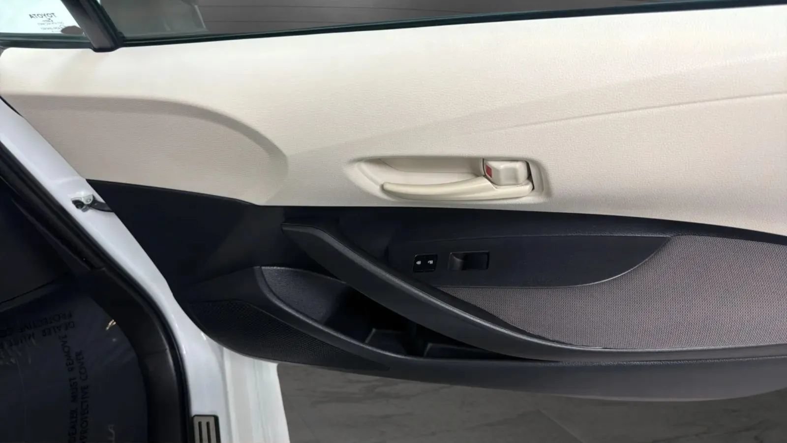 Used 2023 Toyota Corolla LE w/ Carpet Mat Package (TMS) FWD image 18