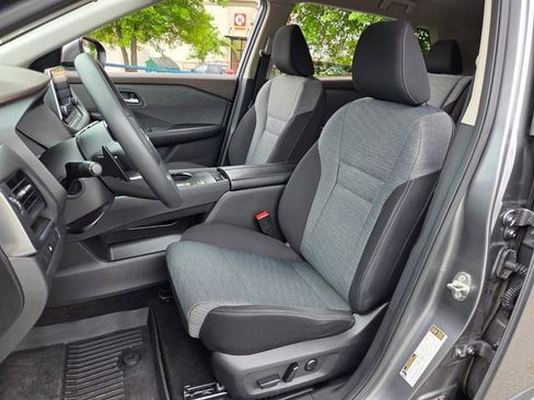 Used 2023 Nissan Rogue SV FWD image 7