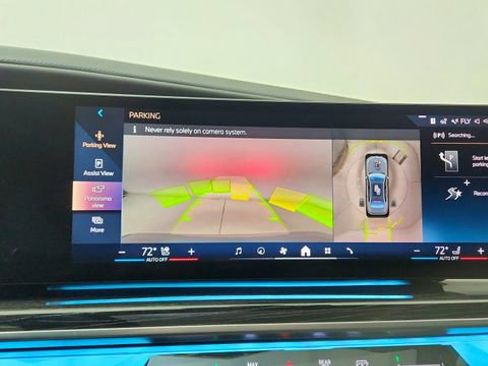 Used 2024 BMW 740i xDrive w/ Premium Package image 50