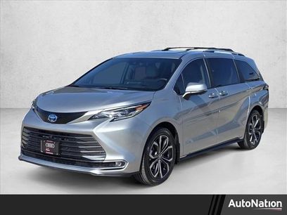 Used 2025 Toyota Sienna Platinum