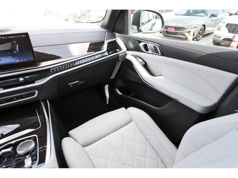 Used 2024 BMW X7 xDrive40i w/ Climate Comfort Package AWD/4WD image 14