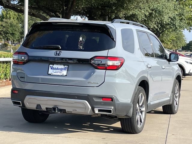 Used 2025 Honda Pilot Touring image 4