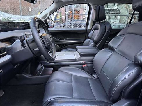 Used 2025 Lincoln Navigator L Reserve image 11