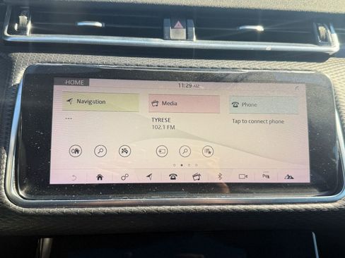 Used 2018 Land Rover Range Rover Velar R-Dynamic SE image 24