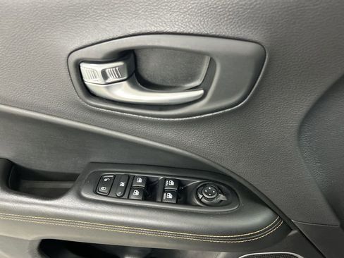 Used 2018 Jeep Compass Limited w/ Navigation Group image 11