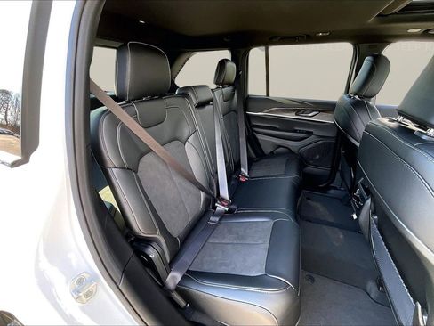 New 2026 Jeep Grand Cherokee Laredo image 22
