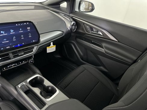 New 2025 Chevrolet Equinox EV LT image 68