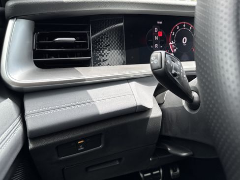 New 2026 Volkswagen Tiguan SE R-Line FWD image 29