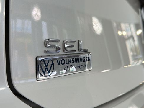 Certified 2024 Volkswagen Atlas Cross Sport SEL R-Line image 37