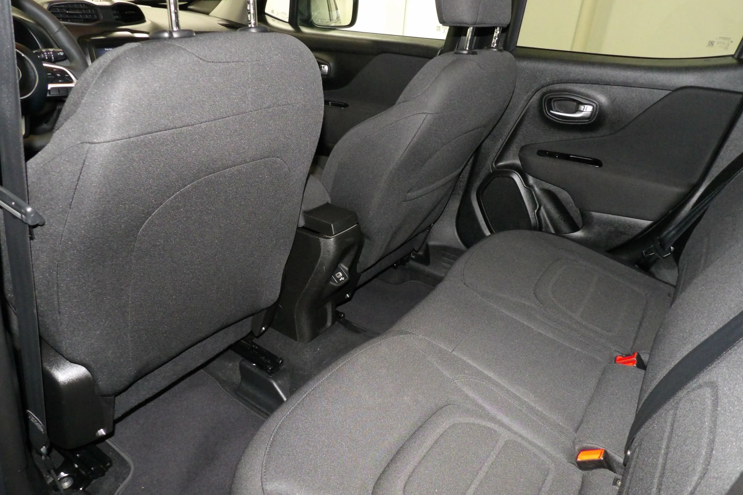 Used 2021 Jeep Renegade Latitude FWD image 10