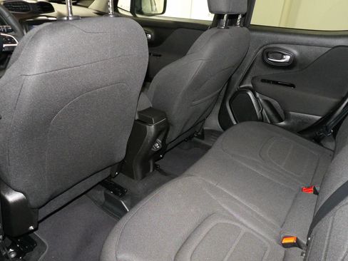 Used 2021 Jeep Renegade Latitude FWD image 10